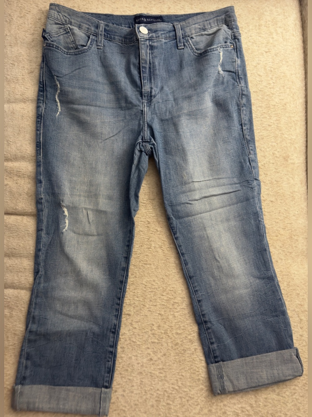 Rock & Republic Kendall Women’s Size 16 Distressed Cuffed Capri Jeans